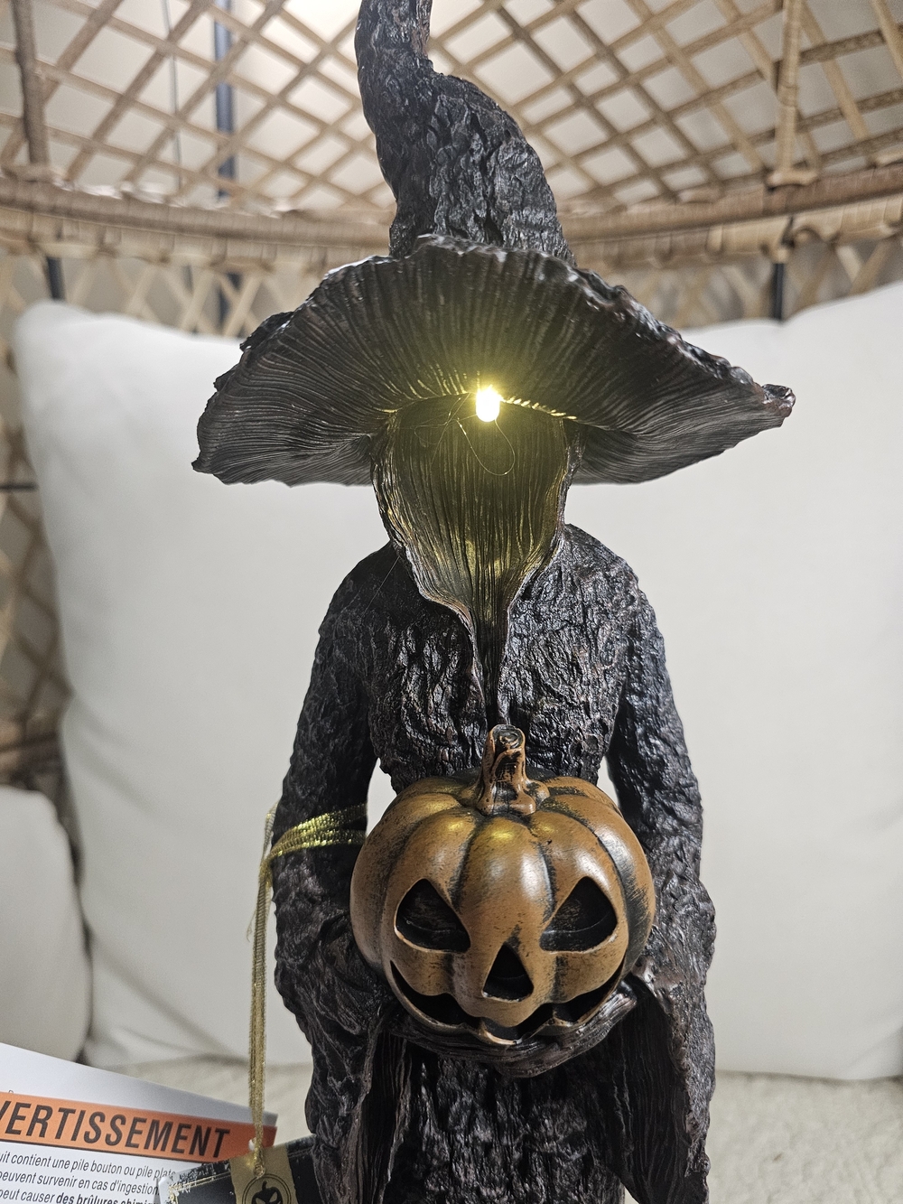 Halloween Mossy Tree Witch Holding a Pumpkin Figurine Decor viral HTF Large - Picture 3 of 7